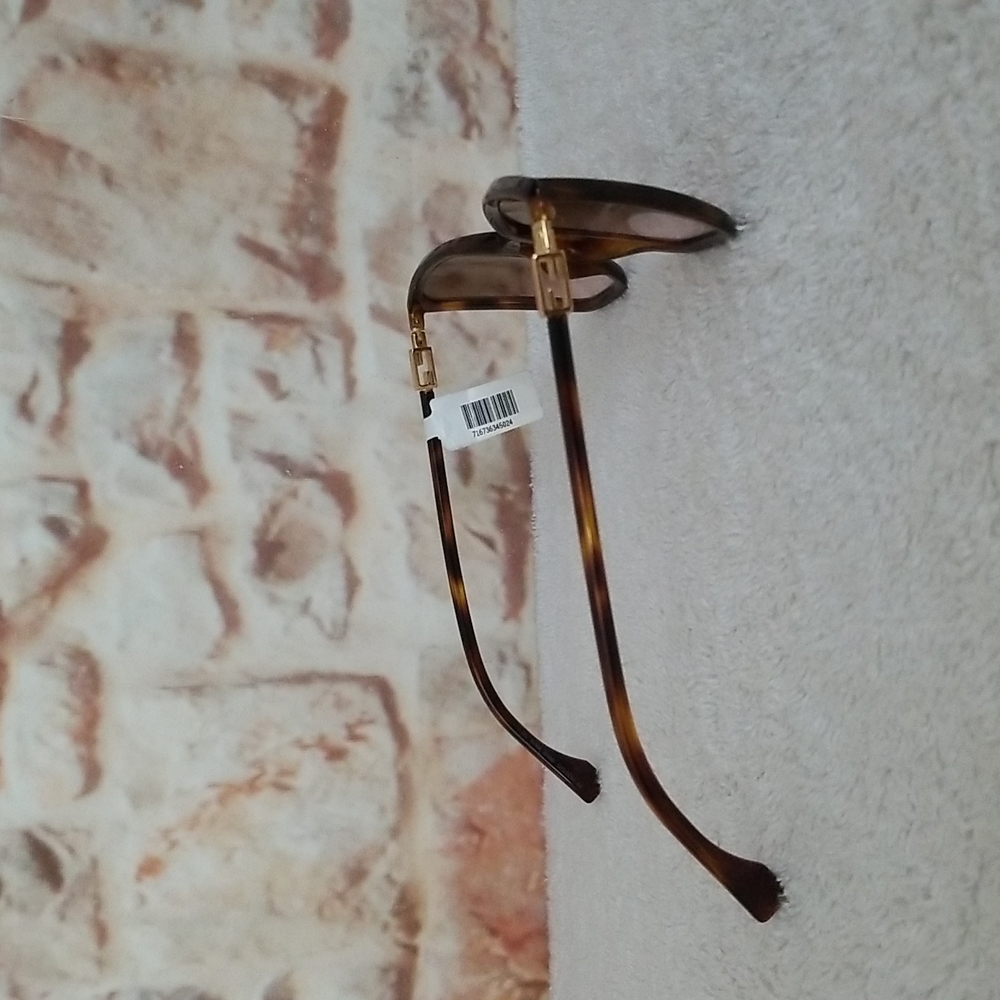 New Fendi Injection Plastic Cat-Eye Sunglasses - Picture 7 of 16